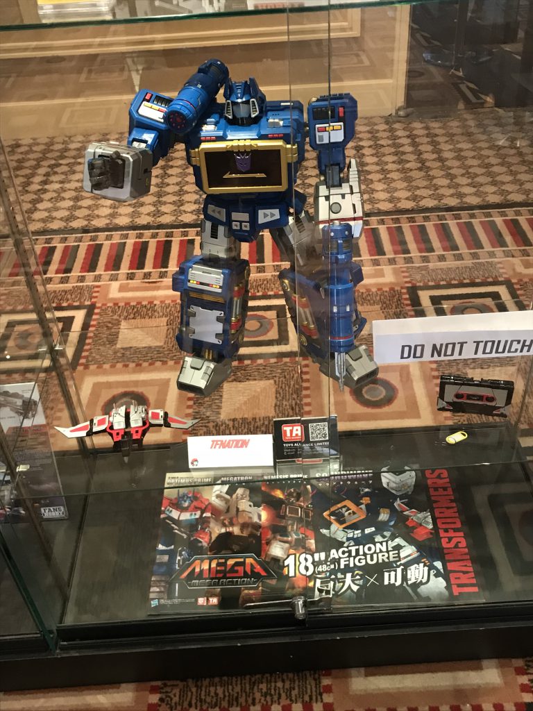 Toys Alliance Mega Action Series MAS-03 Soundwave